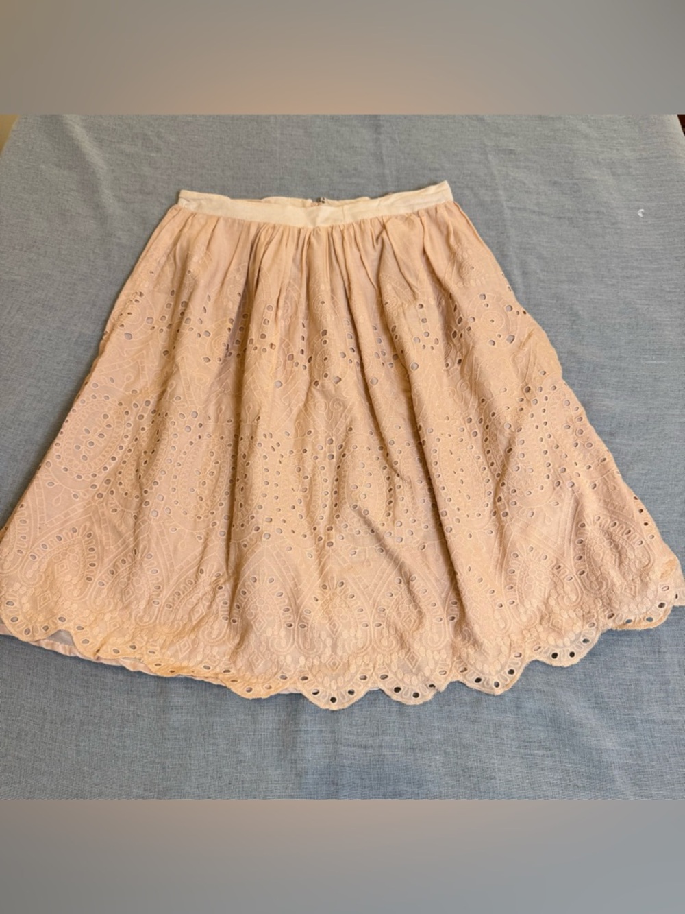 Eyelet A-Line Skirt w/ Scalloped Hem 
100% Cotton Size M Cottagecore